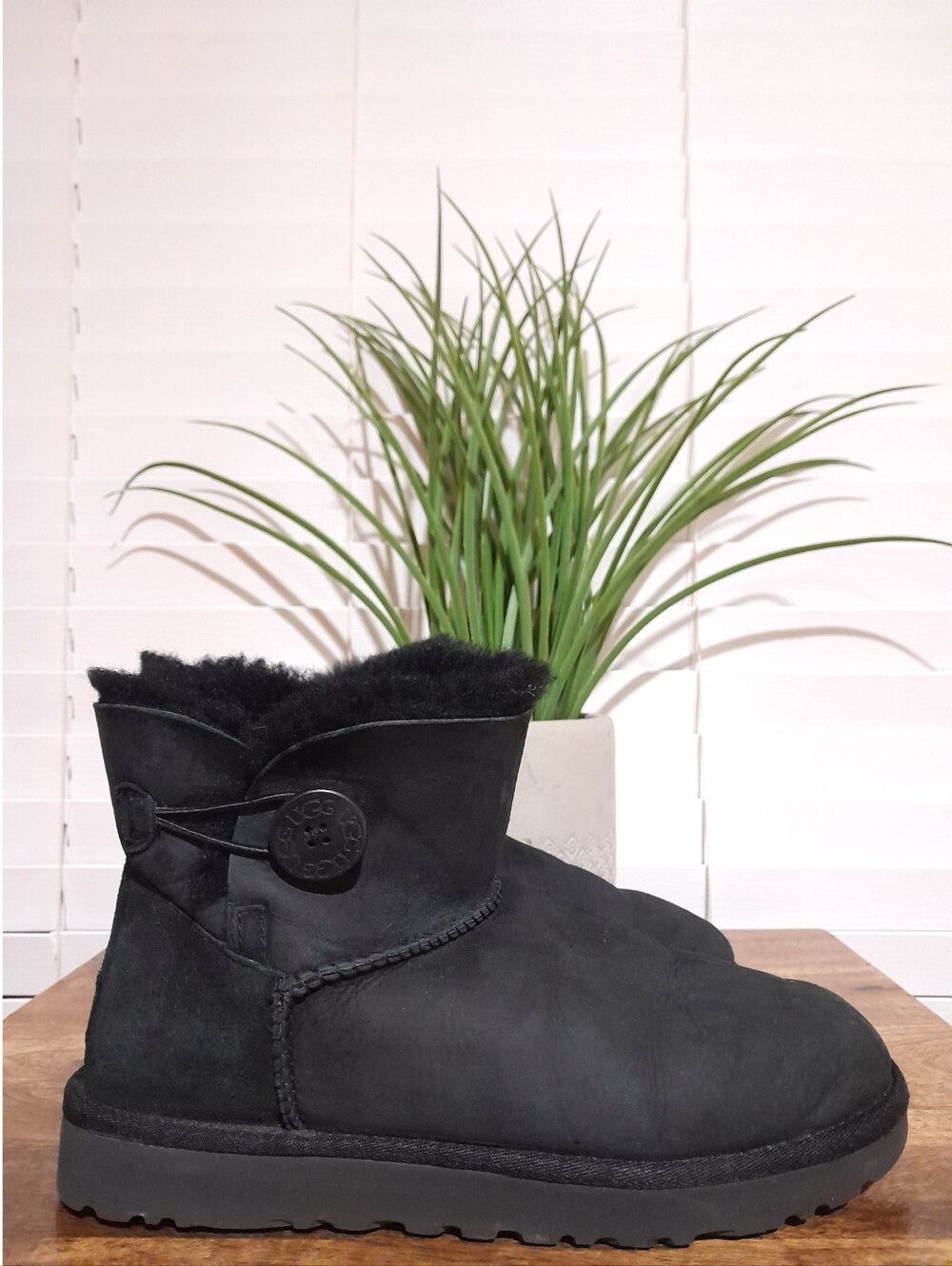 UGG ankle boots black color Sz 9 women's